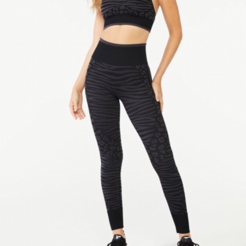 Sofia Active by Sofia Vergara Black Animal Print Seamless Leggings Size M